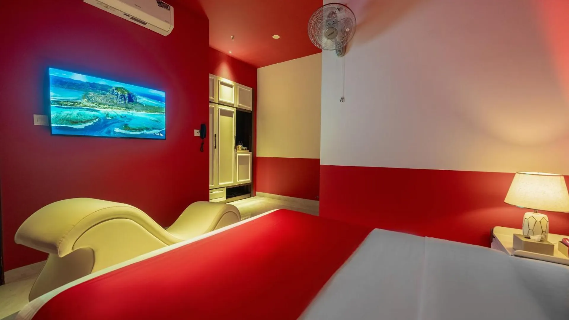 Chiic House 8 - Khach San Tinh Yeu Hotel Da Nang 0*,  Vietnam